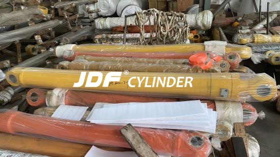 NUMÉRO DE CYLINDRE DE BOOM PC1250SP-8 Cylindre de godet de cylindre hydraulique d'excavatrice
